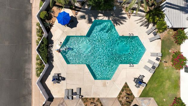 34 2606 E CRITTENDEN LN_community pool