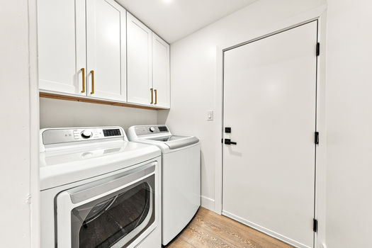 6748 E DREYFUS AVE_laundry
