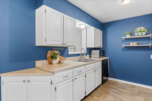 16-web-or-mls-4860 E Kansas Dr-16