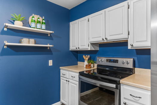 17-web-or-mls-4860 E Kansas Dr-17