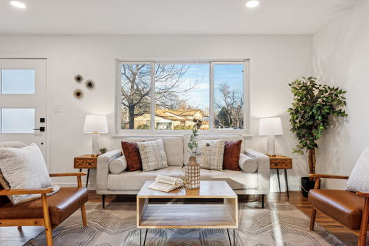 11-008-3307-Teller-St