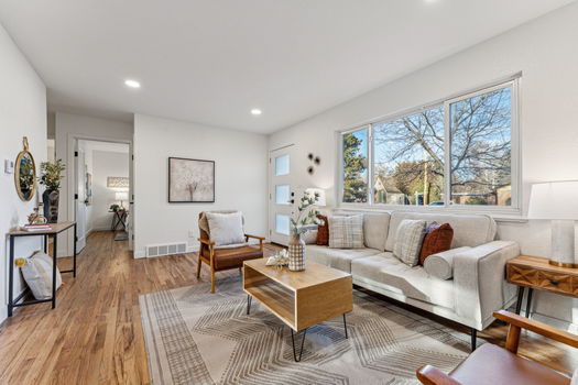 12-009-3307-Teller-St