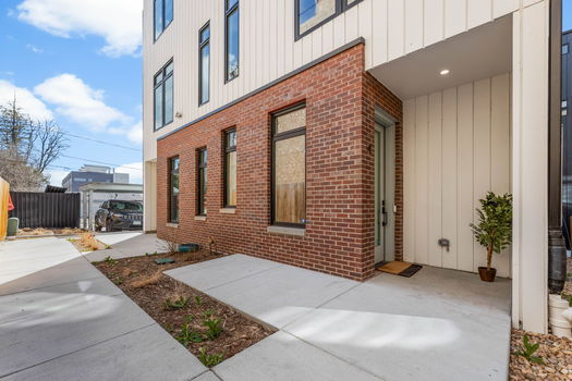 1-web-or-mls-2438 S Acoma St-1