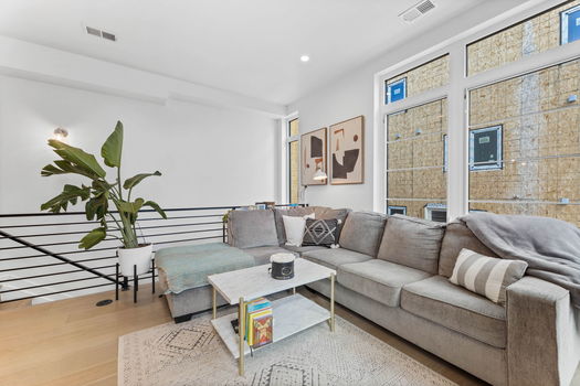 13-web-or-mls-2438 S Acoma St-13