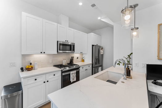 15-web-or-mls-2438 S Acoma St-15