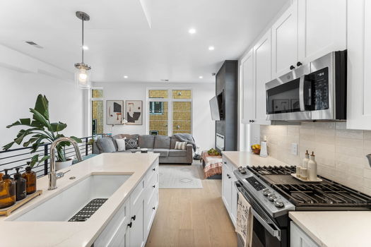 17-web-or-mls-2438 S Acoma St-17