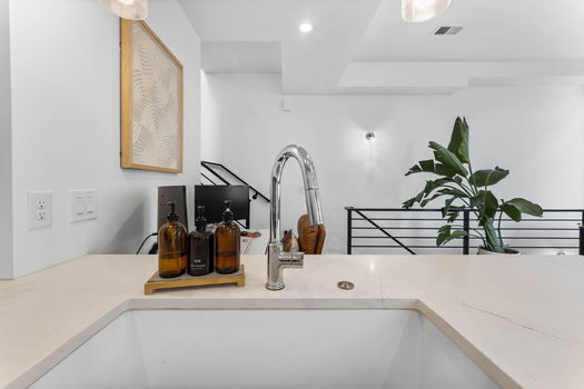 18-web-or-mls-2438 S Acoma St-18