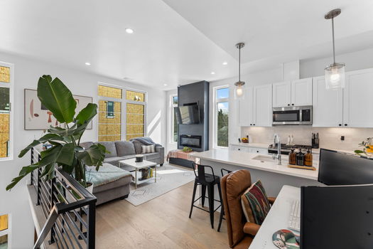 21-web-or-mls-2438 S Acoma St-21