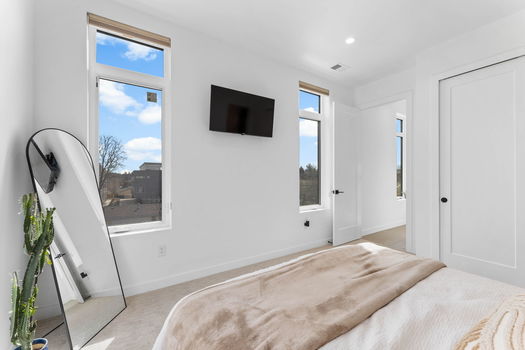 24-web-or-mls-2438 S Acoma St-24