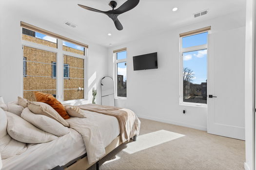 25-web-or-mls-2438 S Acoma St-25