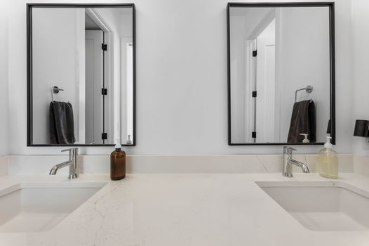 26-web-or-mls-2438 S Acoma St-26