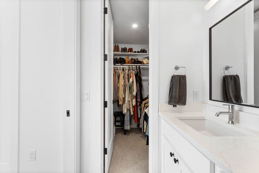 28-web-or-mls-2438 S Acoma St-28