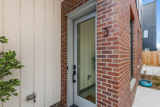 3-web-or-mls-2438 S Acoma St-3