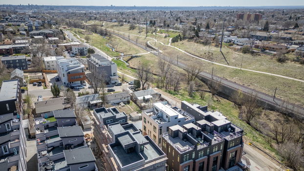 39-web-or-mls-2438 S Acoma St-39