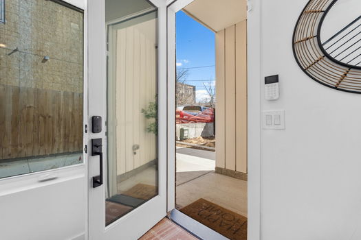 4-web-or-mls-2438 S Acoma St-4