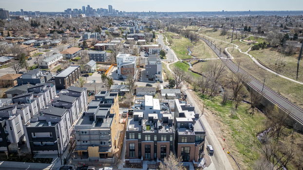 40-web-or-mls-2438 S Acoma St-40