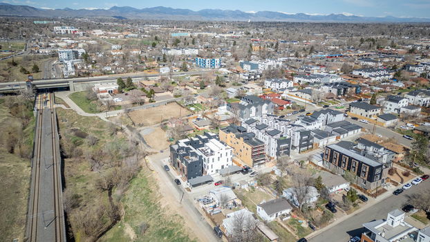 44-web-or-mls-2438 S Acoma St-44