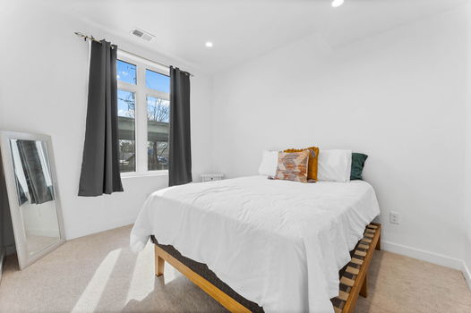 6-web-or-mls-2438 S Acoma St-6