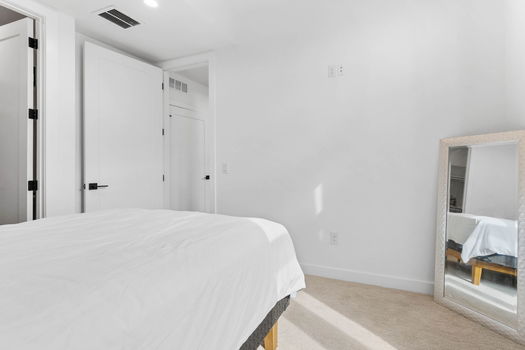 7-web-or-mls-2438 S Acoma St-7