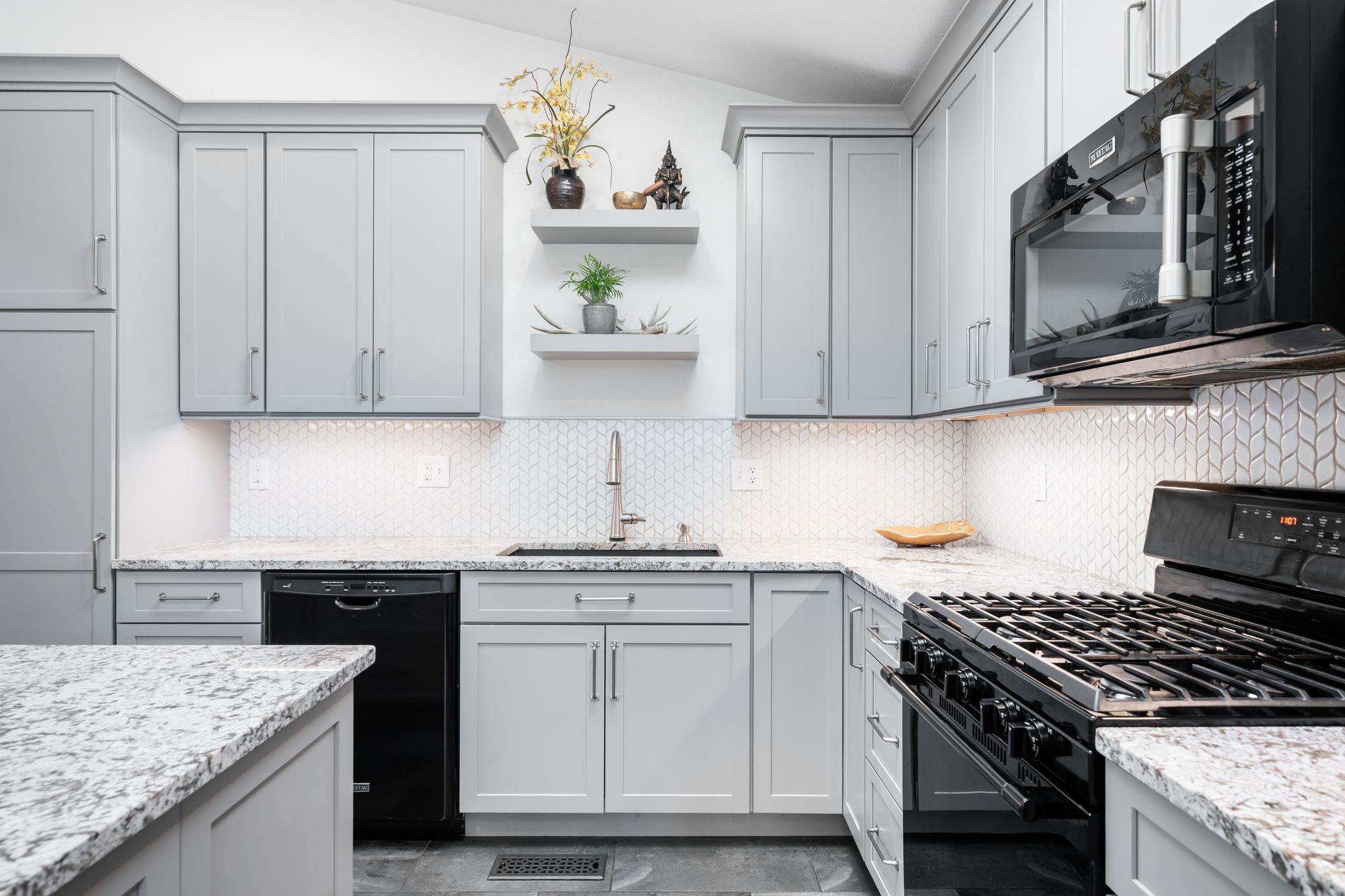 lakewood home for sale, lakewood co real estate, 663 brentwood st lakewood, FORM Denver, FORM at Compass Denver, FORM Team 3