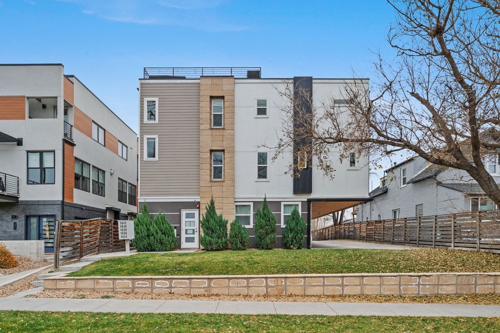 Modern townhomes in the Denver metro area suited to first-time home buyers