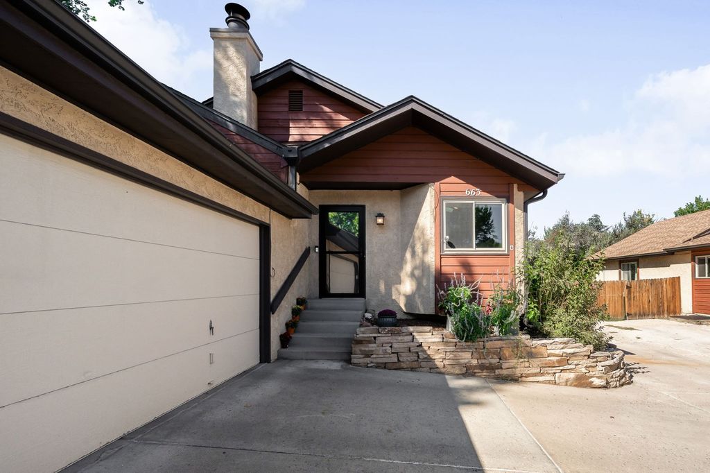 Foothills home with a long driveway near Golden, Colorado, where septic and well requirements lengthen the selling timeline