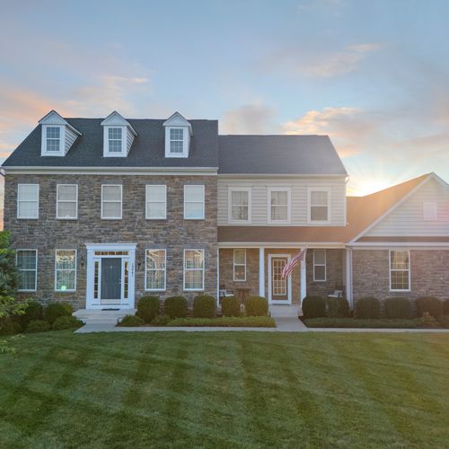 Should I Buy a House Now or Wait for Interest Rates to Drop?