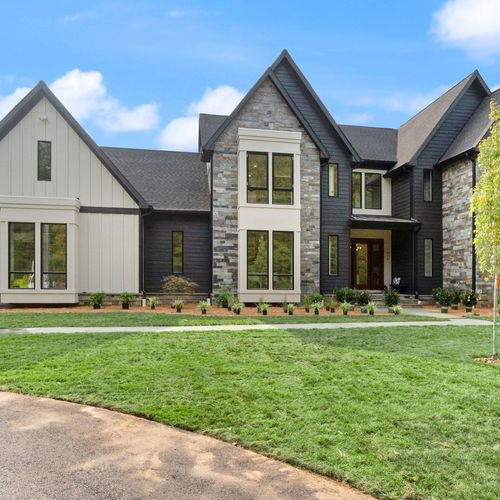 Why Deep Cleaning Before Selling a House Matters in 2026