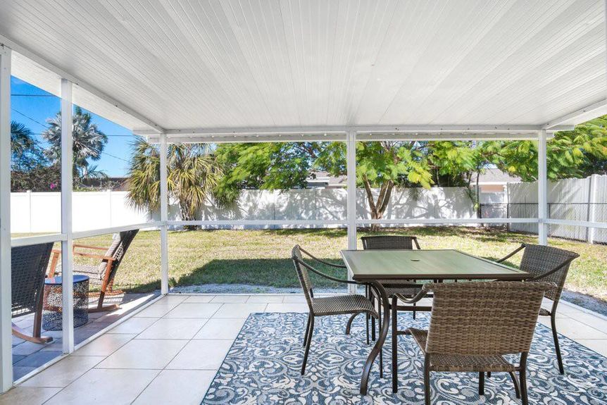 1207-hernando-balcony-2