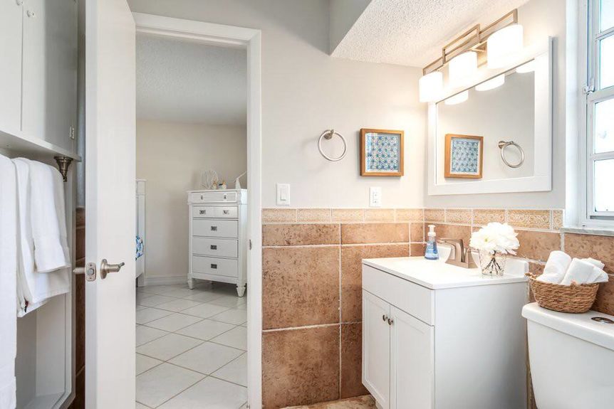 1207-hernando-bathroom-1