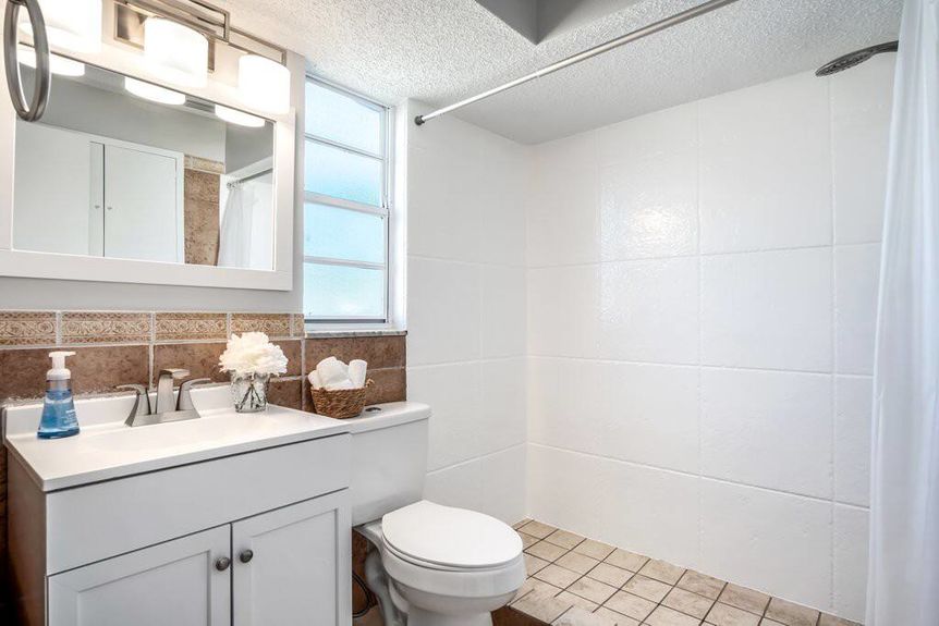 1207-hernando-bathroom-2