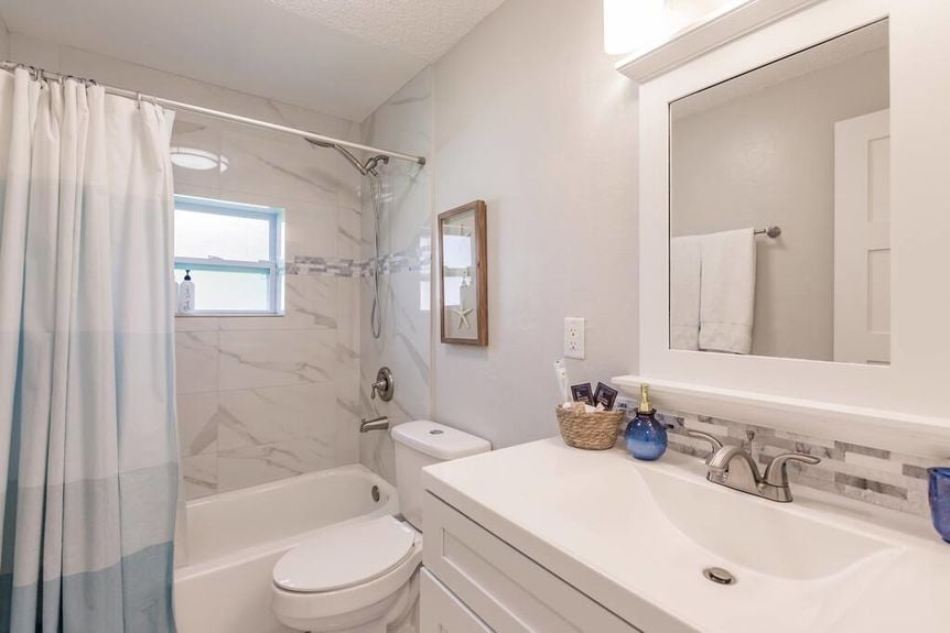 1207-hernando-bathroom-3