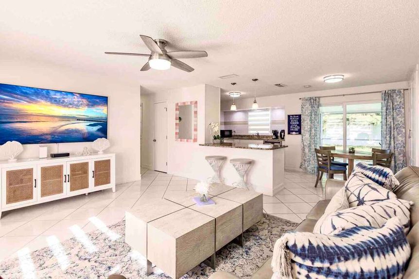 1207-hernando-livingroom-1