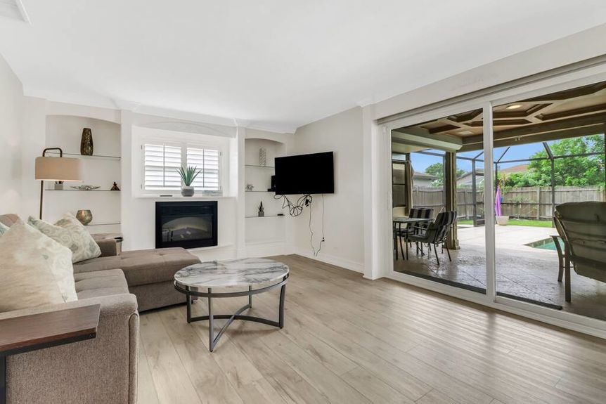 166-johnnycake-livingroom-3