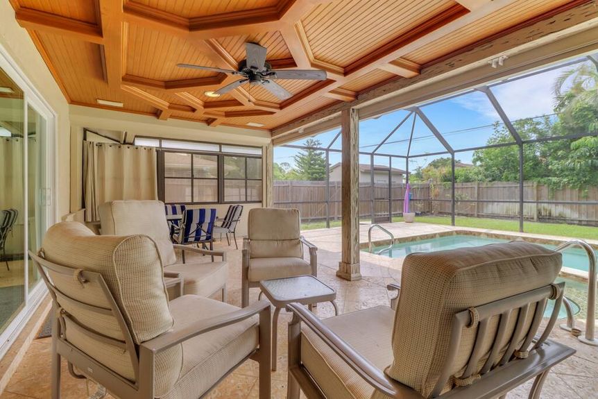 166-johnnycake-sitting-area-2