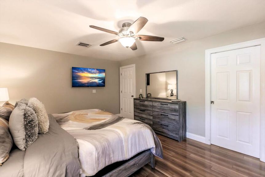 239-johnny-bedroom-2