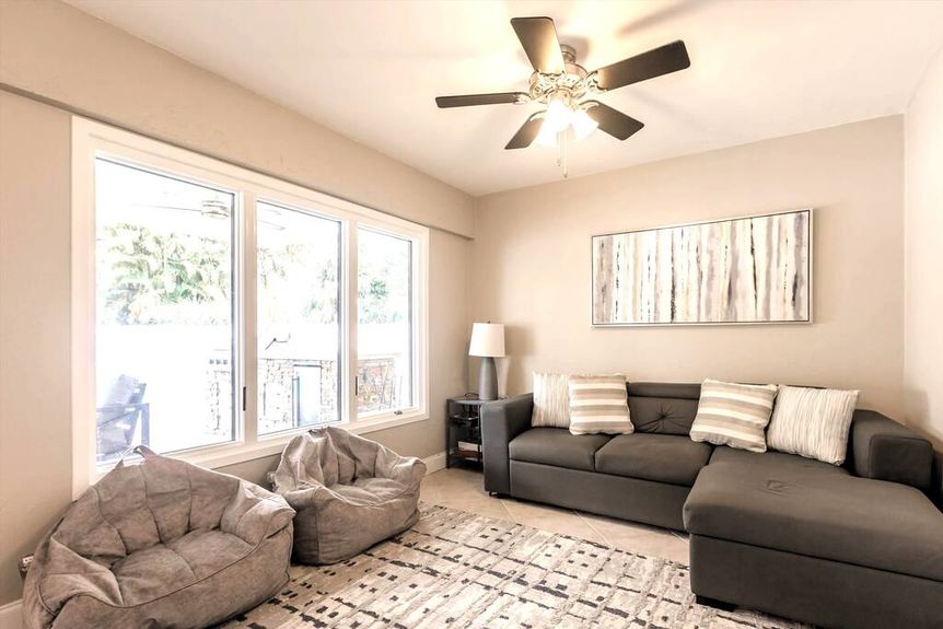 239-johnny-livingroom-3