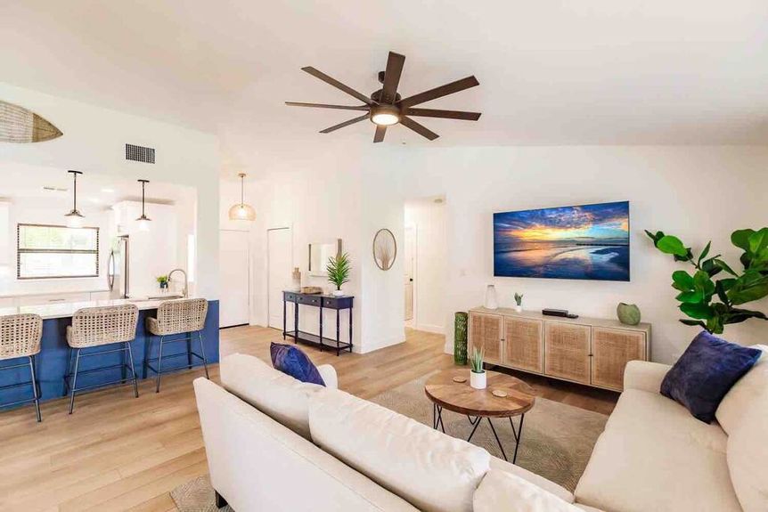 2451-river-reach-livingroom-2