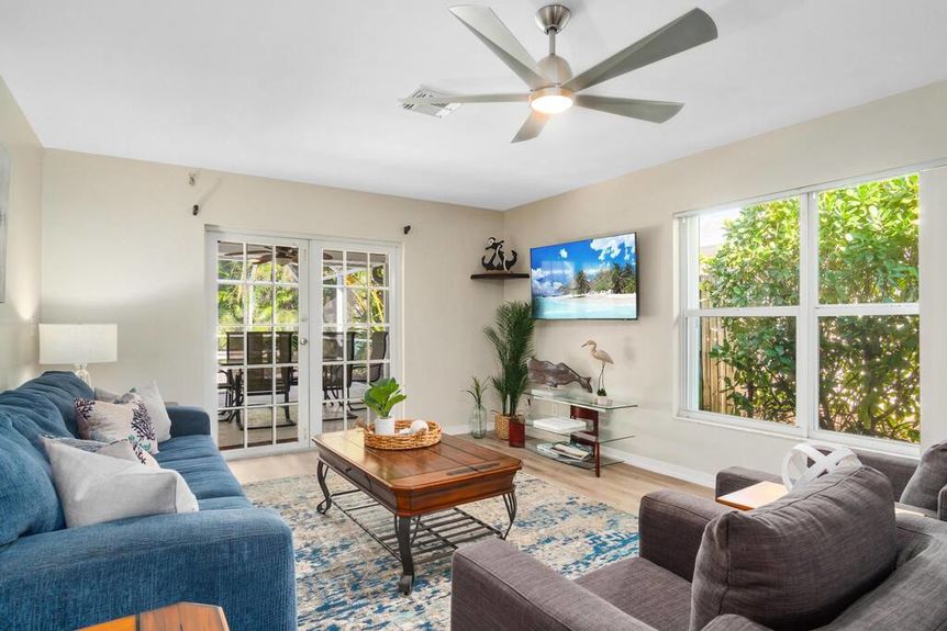 617-97th-livingroom-2