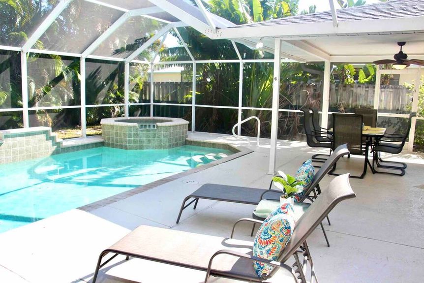 617-97th-poolside-1