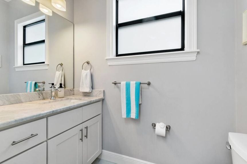 735-99th-cabana-bathroom