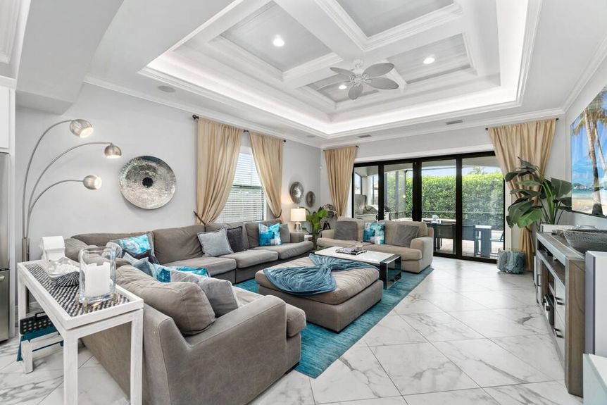 735-99th-livingroom-1