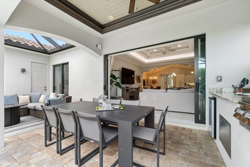 735-99th-sittingarea