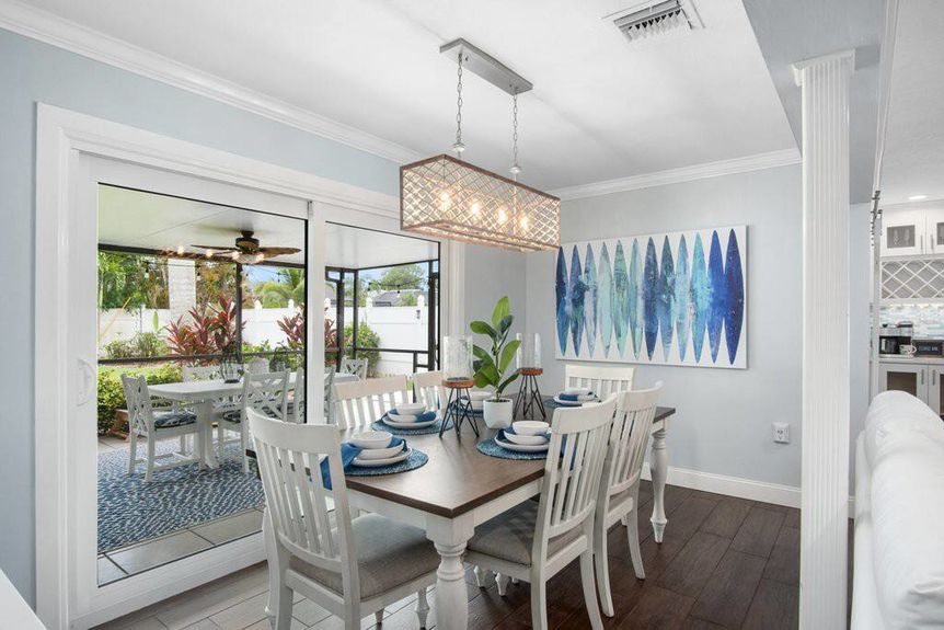 744-94th-diningroom01