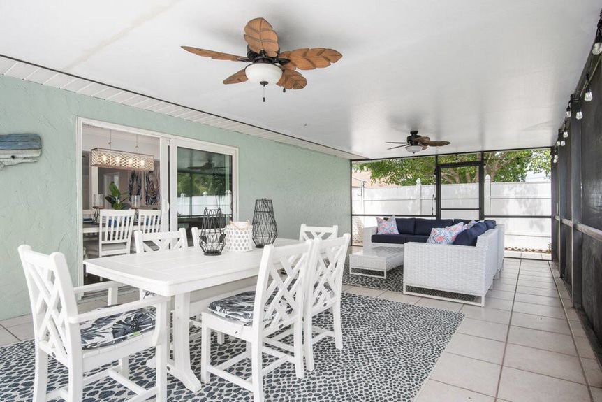 744-94th-sittingarea-1