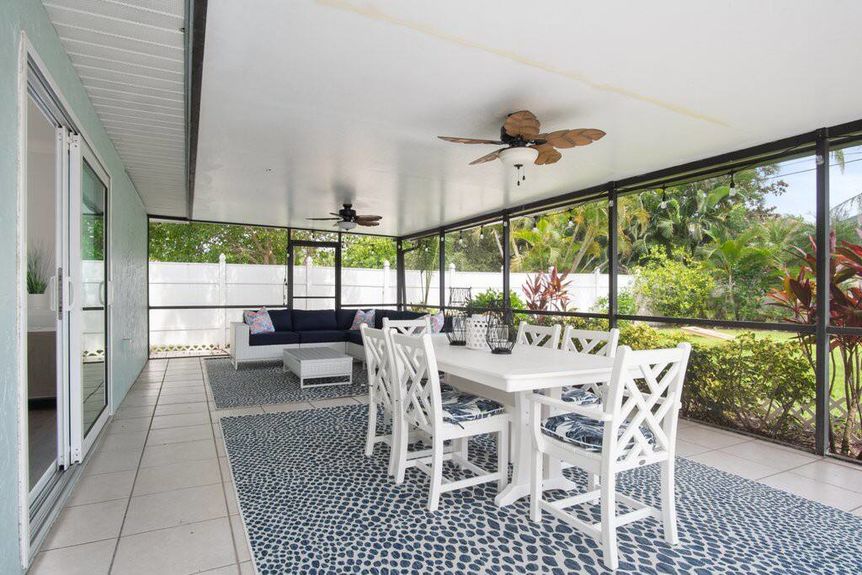 744-94th-sittingarea-3