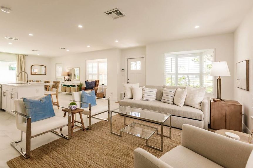 762-97th-livingroom-2