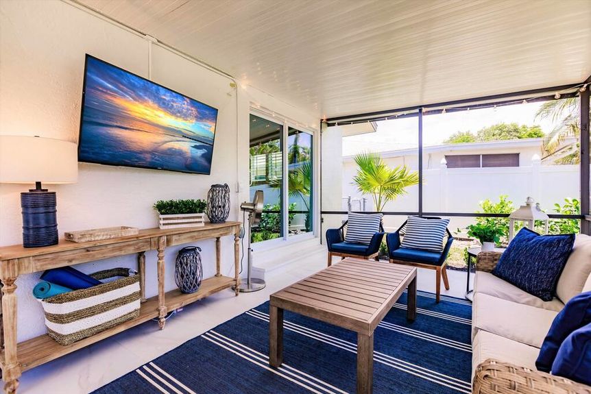 762-97th-sittingarea-1