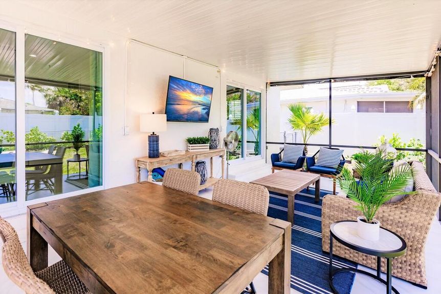 762-97th-sittingarea-2