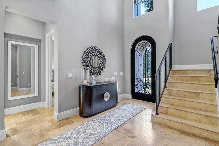 9320-vanderbilt-hallway